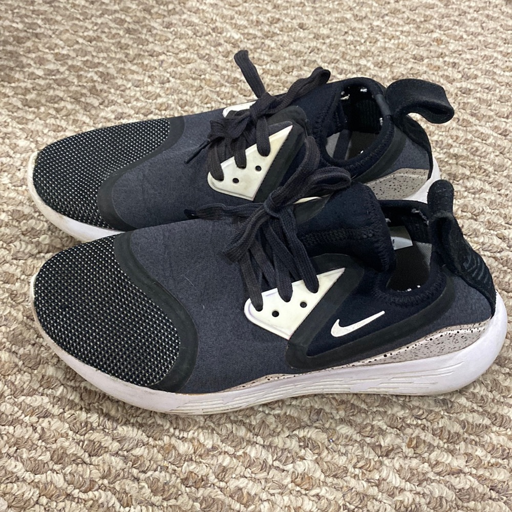 Nike Lunar Charge Sneakers